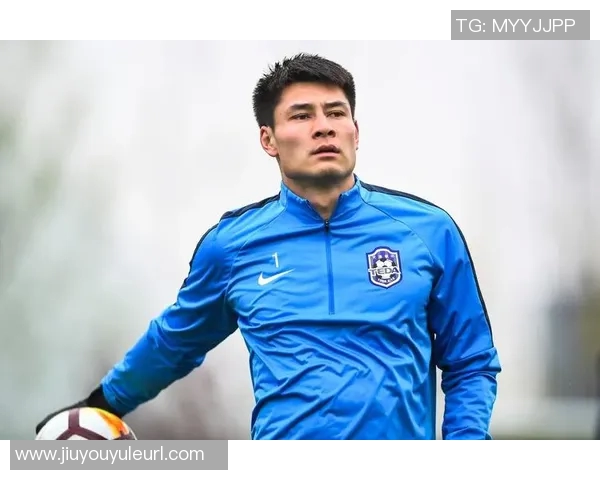 杜佳32岁在海港五季出场仅45分钟却收获三冠一杯的传奇故事